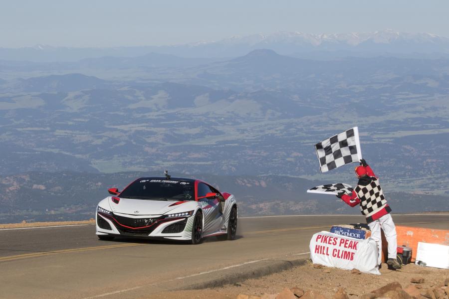  Acura NSX Pikes Peak Pace Car 2016 года  (фото 2 из 9)